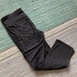 Gap Fit Grey heathered cropped leggings